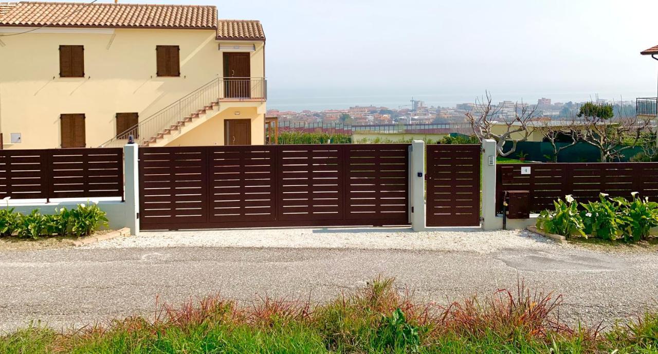 Casa Vacanze Con Vista Mare E Giardino - Amanecer มาร์ซอกกา ดิ เซนิกาลเลีย ภายนอก รูปภาพ