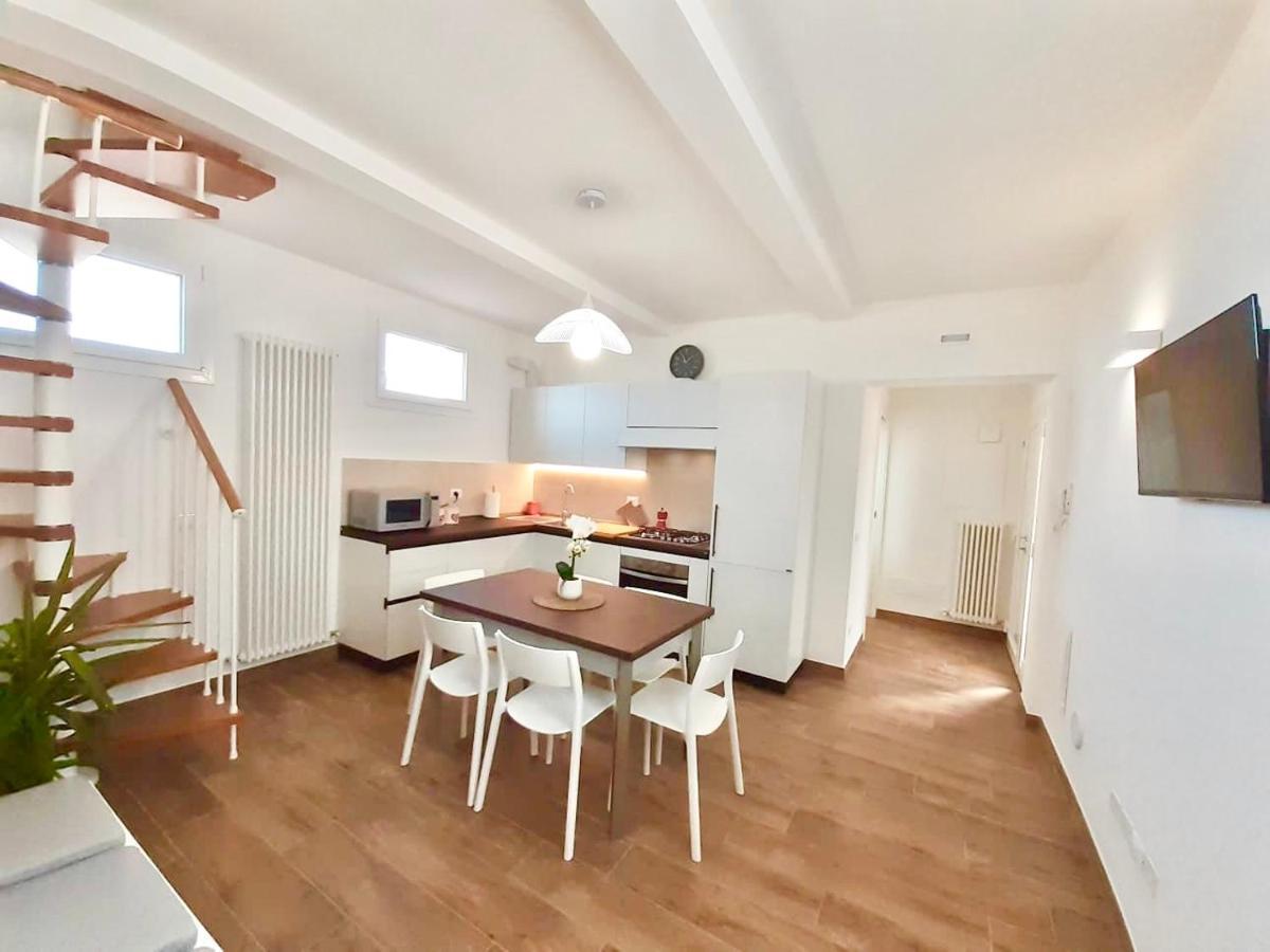 Casa Vacanze Con Vista Mare E Giardino - Amanecer มาร์ซอกกา ดิ เซนิกาลเลีย ภายนอก รูปภาพ